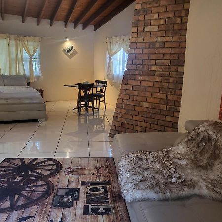 Albatrossways Lodge Sandton Zewnętrze zdjęcie