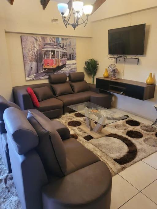Albatrossways Lodge Sandton Zewnętrze zdjęcie