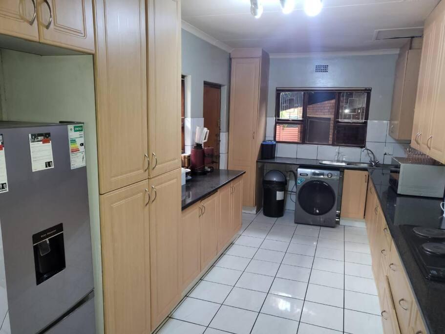 Albatrossways Lodge Sandton Zewnętrze zdjęcie