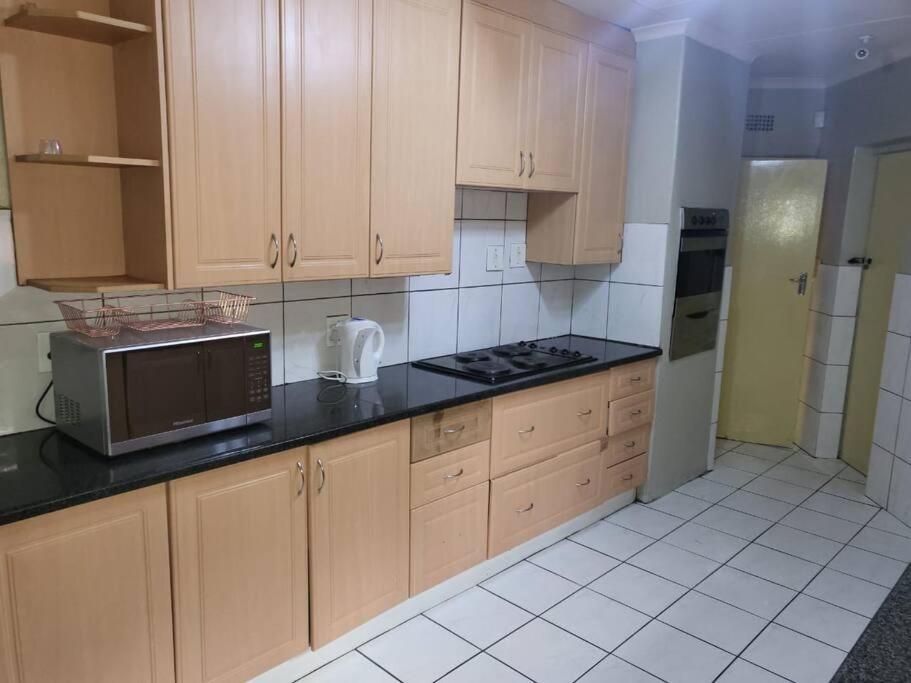 Albatrossways Lodge Sandton Zewnętrze zdjęcie